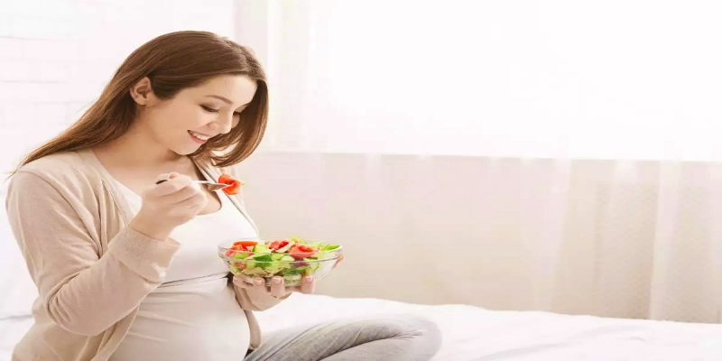 Is it safe for a vegetarian woman to have a healthy pregnancy experience?