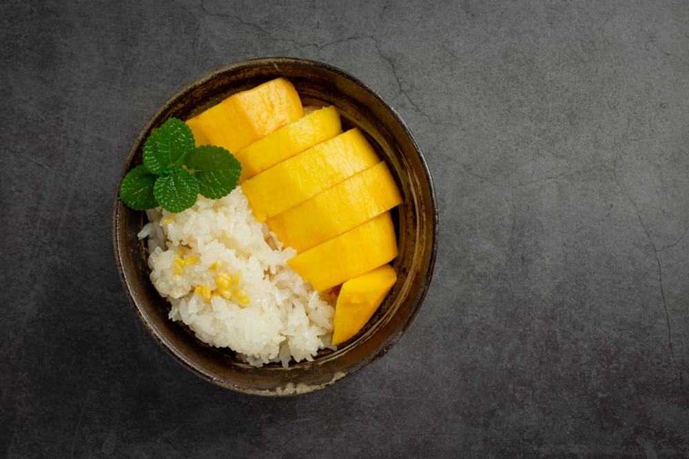 Mango Slice is one of the most famous Thai desserts