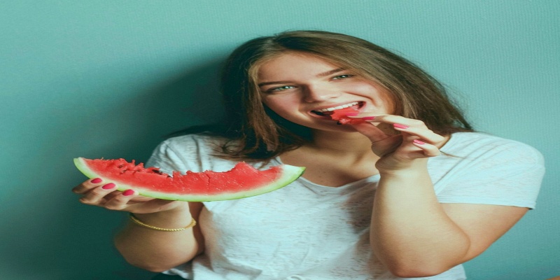 Choose the appropriate time to eat watermelon fruit