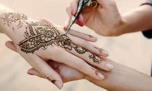 Common side effects of applying black henna to the skin and nails
