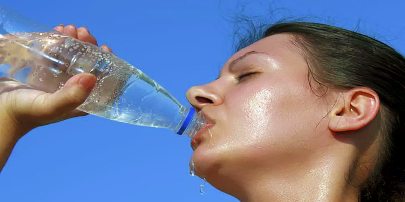 How can we protect ourselves from heatstroke in the summer?