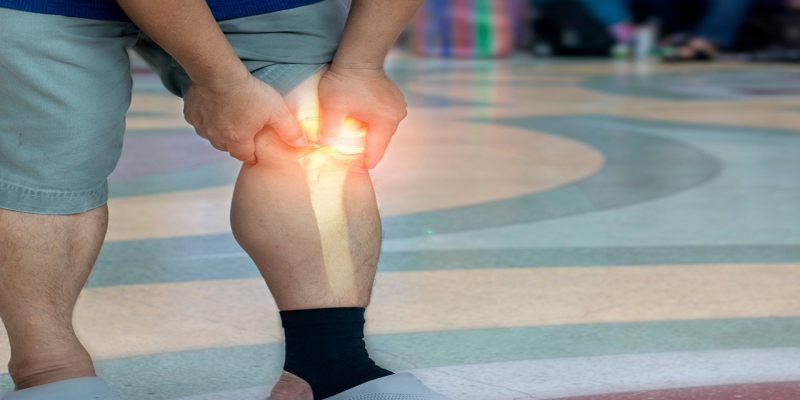 The most important factors that increase the risk of knee pain