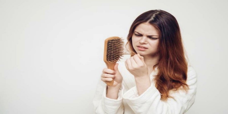 Signs of hair loss associated with the thyroid gland